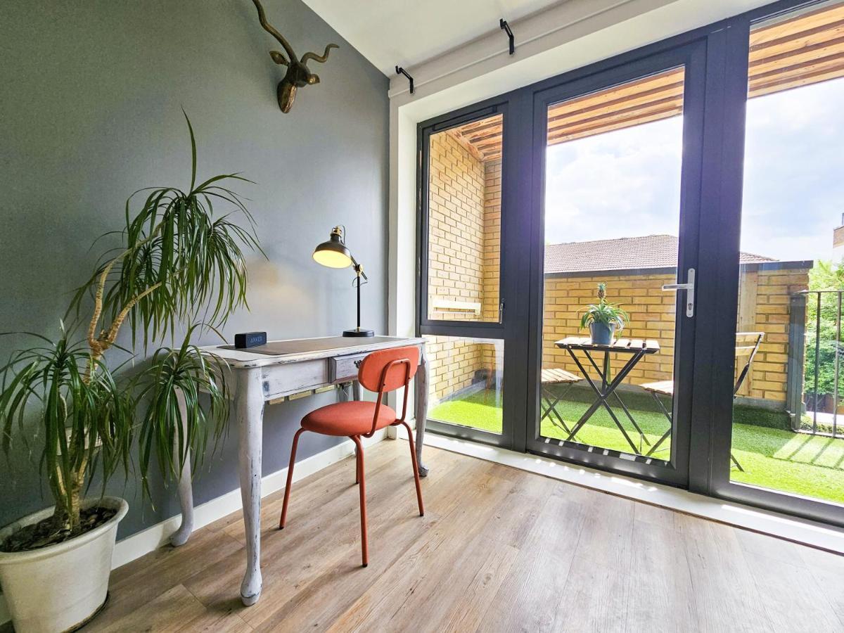 Centrally Located Spacious Flat Near Canary Wharf Лондон Екстериор снимка