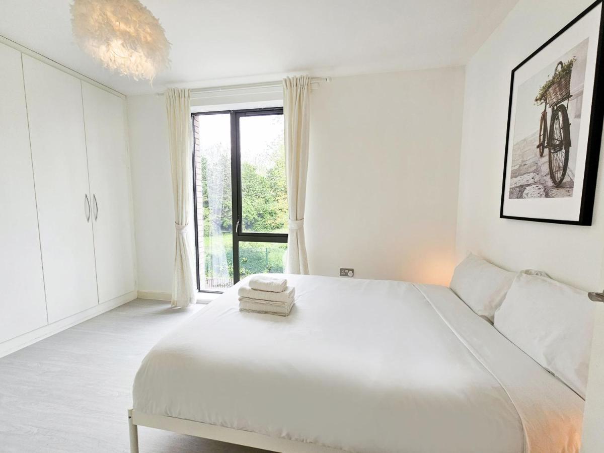Centrally Located Spacious Flat Near Canary Wharf Лондон Екстериор снимка