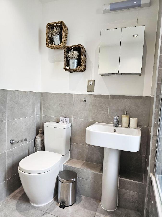 Centrally Located Spacious Flat Near Canary Wharf Лондон Екстериор снимка