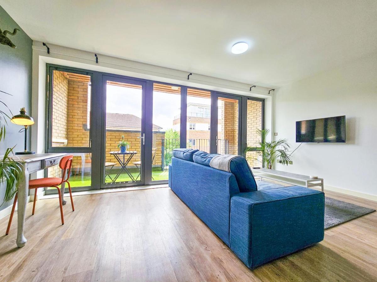Centrally Located Spacious Flat Near Canary Wharf Лондон Екстериор снимка