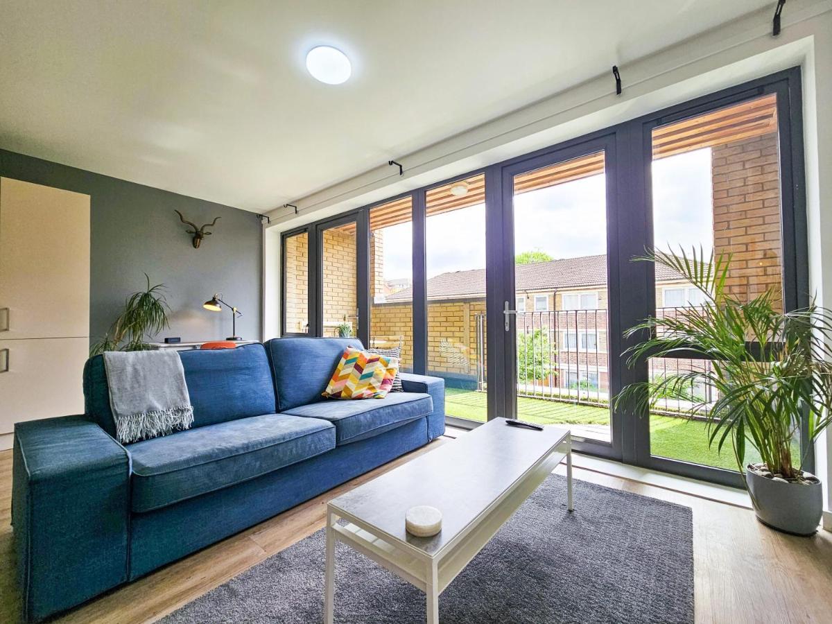 Centrally Located Spacious Flat Near Canary Wharf Лондон Екстериор снимка