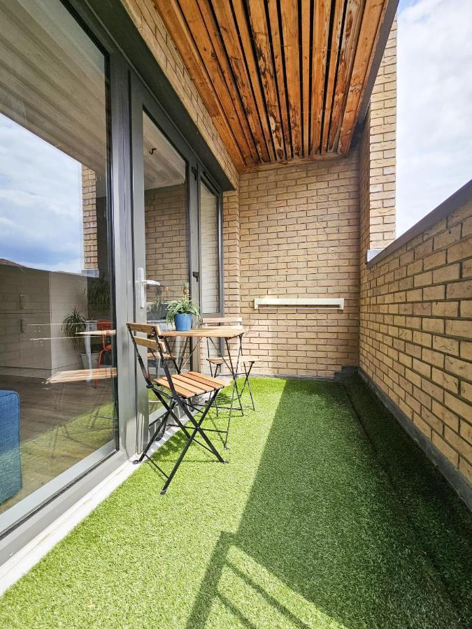 Centrally Located Spacious Flat Near Canary Wharf Лондон Екстериор снимка